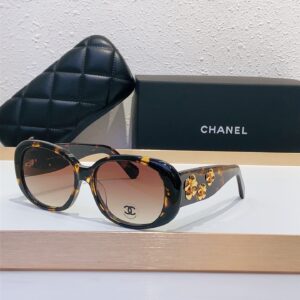 Sunglasses with Camellia Flower Detailing