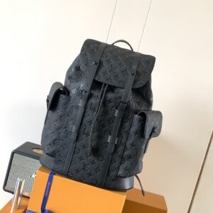 Crossbody Bags with Distinctive Designs and Luxurious Details