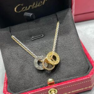 Style Trinity Necklace with Iconic Design Elements