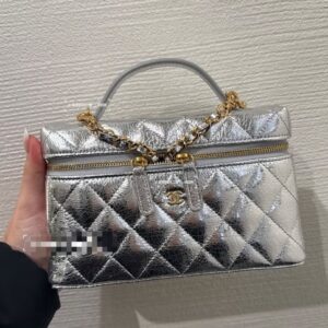 Metallic Quilted Vanity Bag – Silver Crinkled Leather with Gold-Tone Hardware (Statement Party Piece)