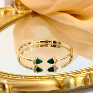 Altiplano Malachite & Diamond Bangle in 18K Yellow Gold