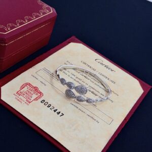 18K White Gold Diamond-Encrusted Filigree Bangle