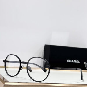 Round Frame Sunglasses with Textured Metal Design